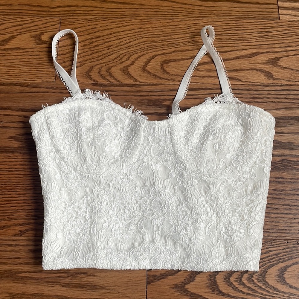 Cami NYC white lace crop top with underwire and adjustable/removable straps XS